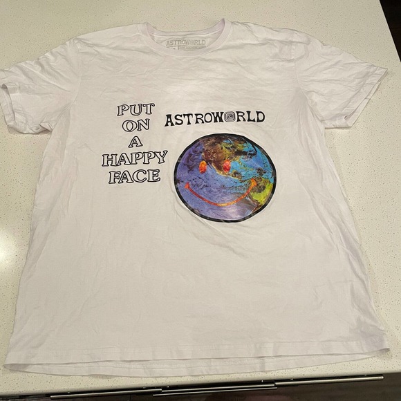 Travis Scott Astroworld Happy Face Down To Earth Tee Size XL - Picture 1 of 7
